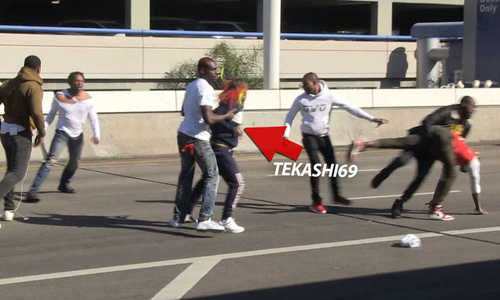 VIDEO : Le rappeur 6ix9ine provoque une baston général à l'aéroport de Los Angeles !