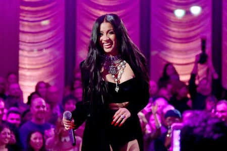 Cardi B répond aux haters qui disent qu'elle a peur de Nicki Minaj