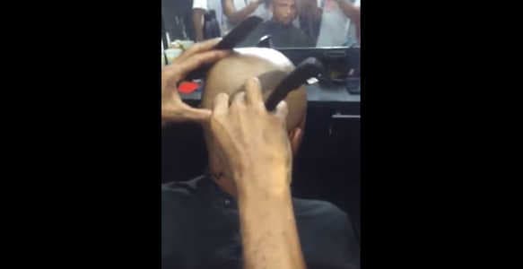 Cet homme est fou de rage après que son coiffeur lui dessine une coupe en forme de pénis !