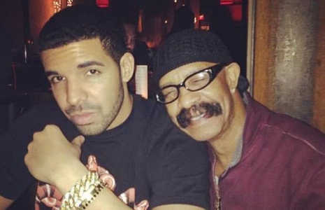 PHOTO : Le père de Drake se fait tatouer le visage de son fils !