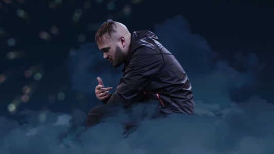Jul - La tête dans les nuages