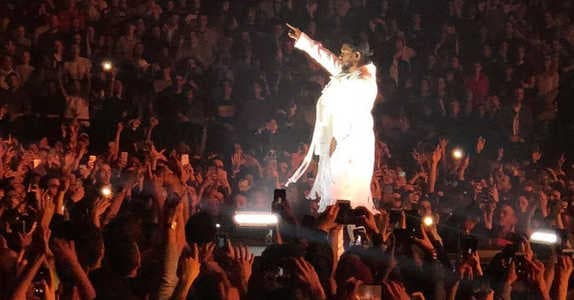 Regardez tout le public français de Kendrick Lamar chanter  Humble  à sa place