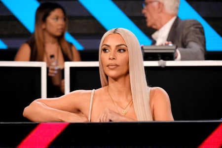 Kim Kardashian se dévoile dans un cliché risqué pour promouvoir son parfum