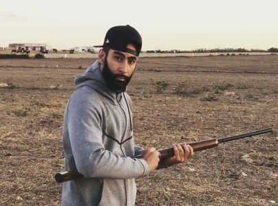 VIDEO : La Fouine montre ses talents de tireur
