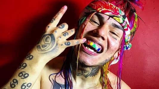 Tekashi 6ix9ine partage une photo de lui au lycée, et il est méconnaissable !