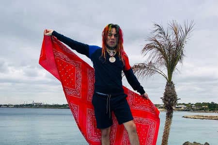 Tekashi 6ix9ine distribue des billets de 100 aux pauvres de Republique Dominicaine