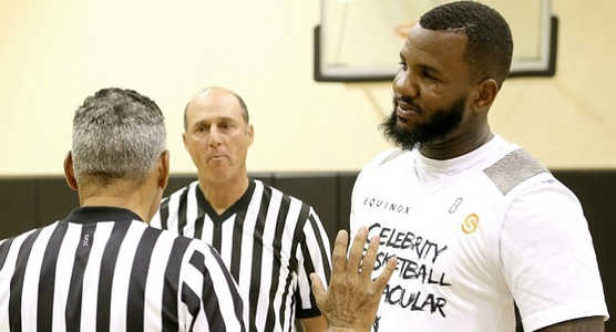 Le rappeur The Game se bat avec son coéquipier en plein match de Basket !