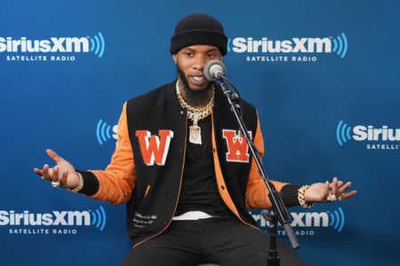 Tory Lanez : son avion manque de se crasher plusieurs fois en allant au festival Summer Jam ! (VIDEO)
